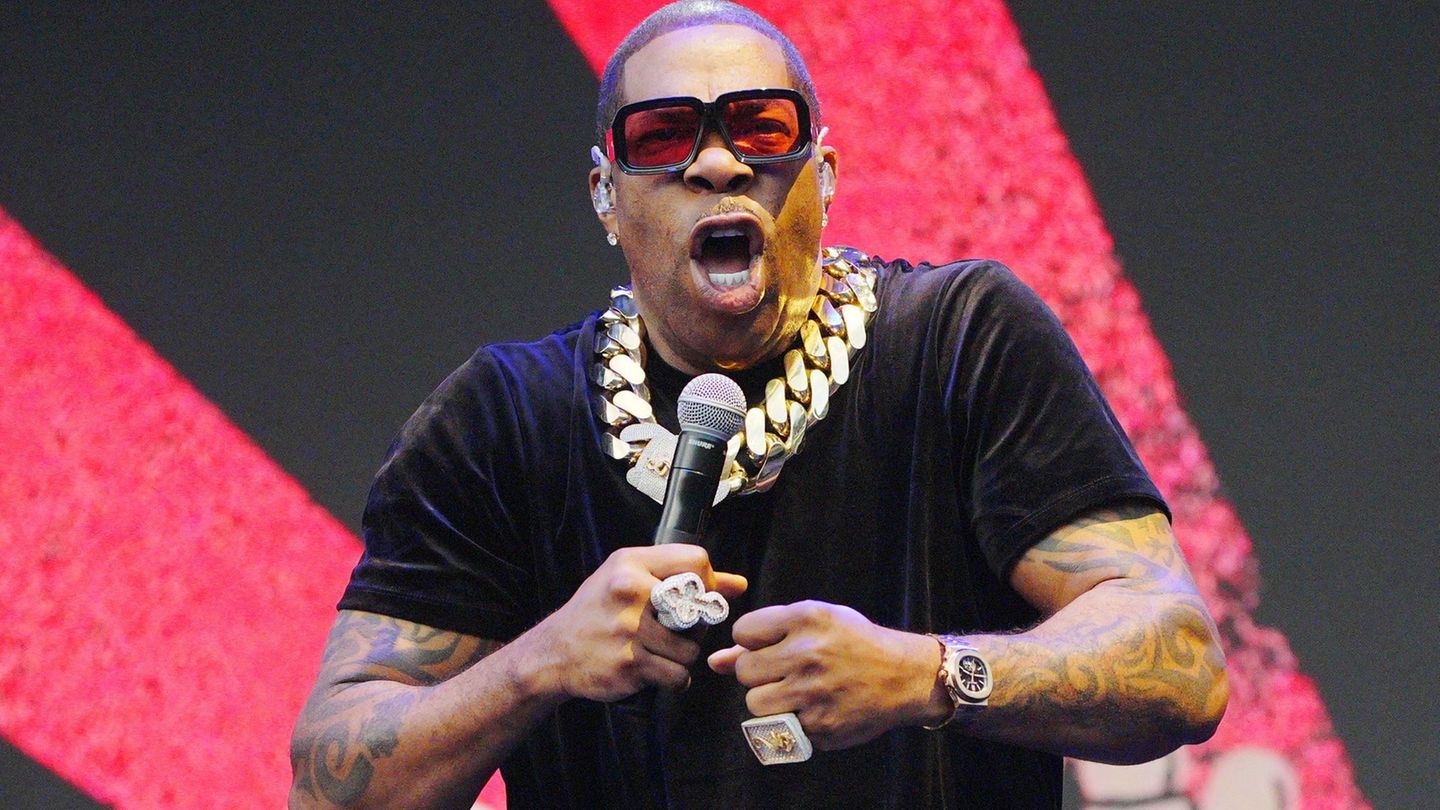 Award: US rapper Busta Rhymes receives a Hollywood star