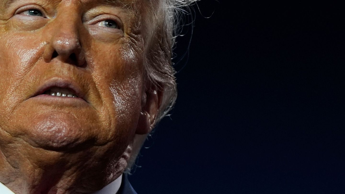 Trump in Great Britain: In the Epstein shadow: Donald Trump travels to Scotland