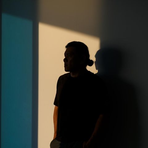 Ein anonymes Portrait einer Person, die wahrscheinlich auch Tiktok nutzt