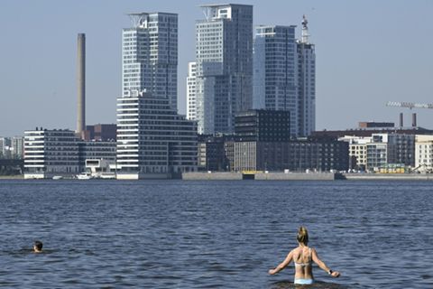 Baden am Kivinokka-Strand in Helsinki