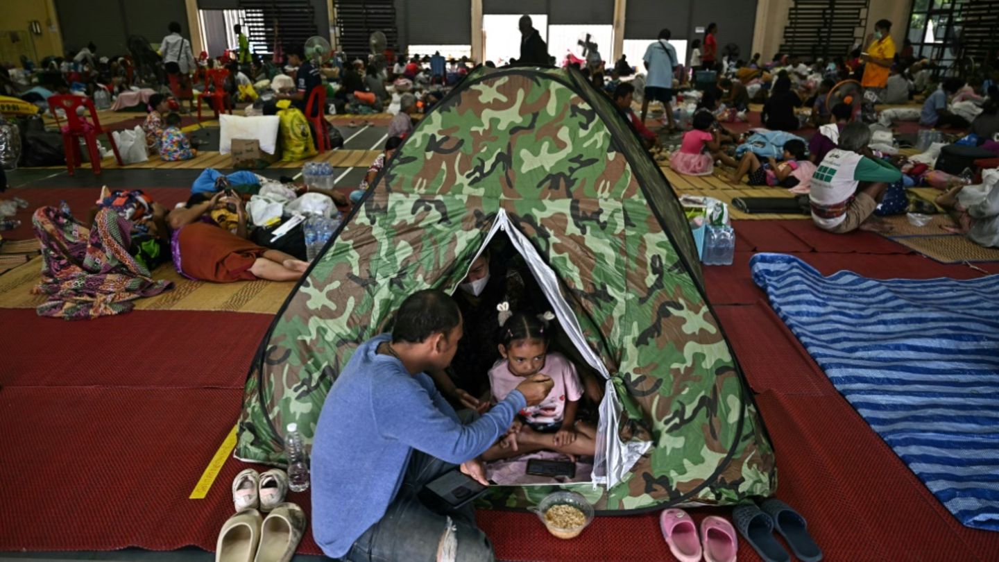 Geflüchtete in einer Notunterkunft in Thailand