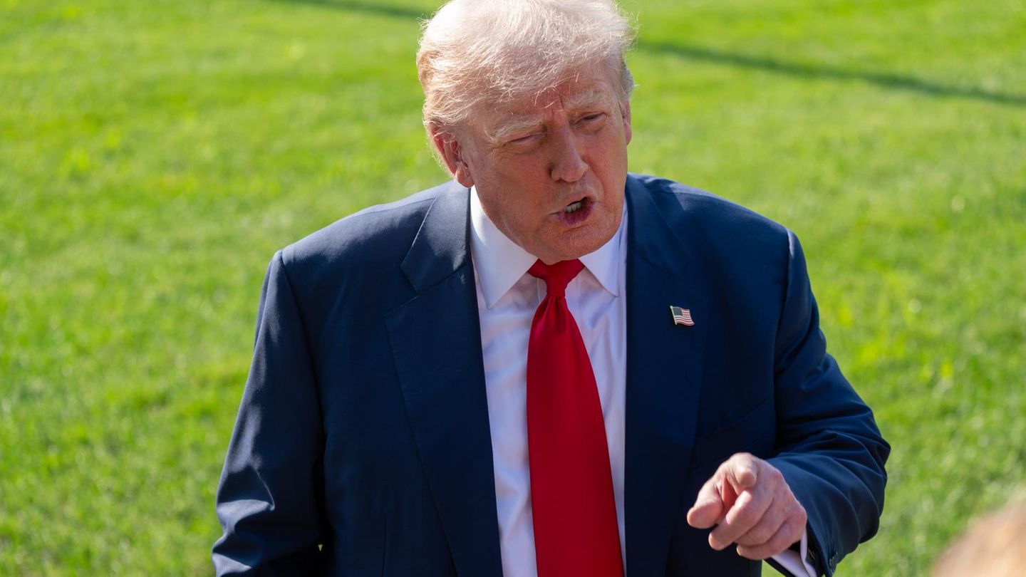 Affäre um Epstein: Epstein-Fall: Trump will Aufmerksamkeit auf Clinton lenken