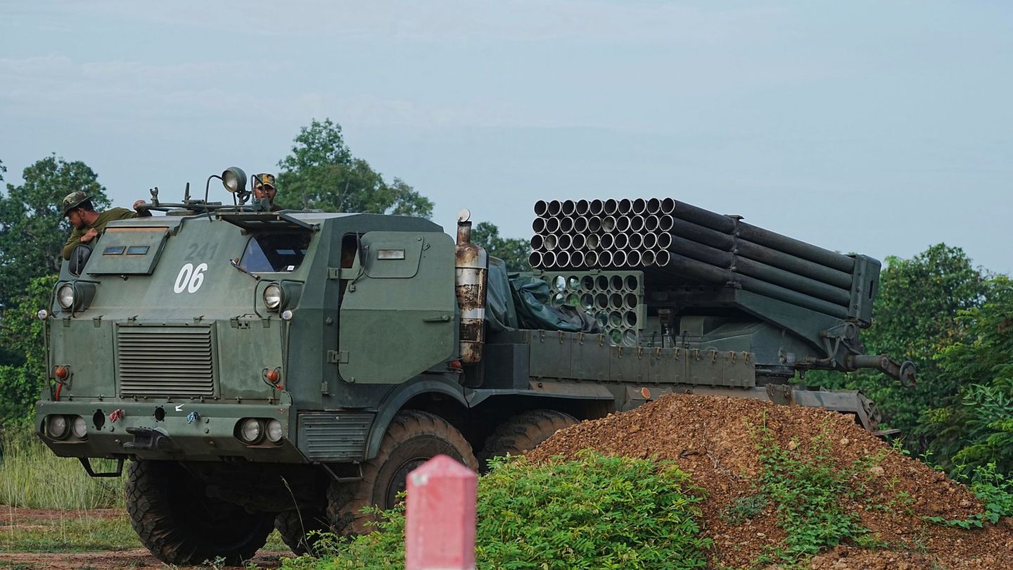 War law in two provinces: New front in fighting between Thailand and Cambodia