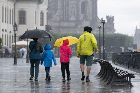 Besonders in Süd- und Ostdeutschland könnte ein Regenschirm heute hilfreich sein