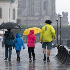 Besonders in Süd- und Ostdeutschland könnte ein Regenschirm heute hilfreich sein