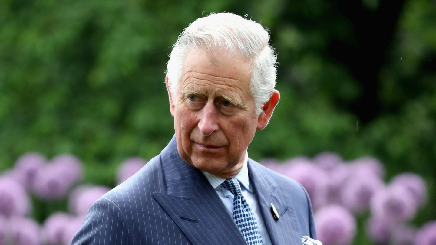 King Charles run the gardeners away – his leadership style is “toxic”
