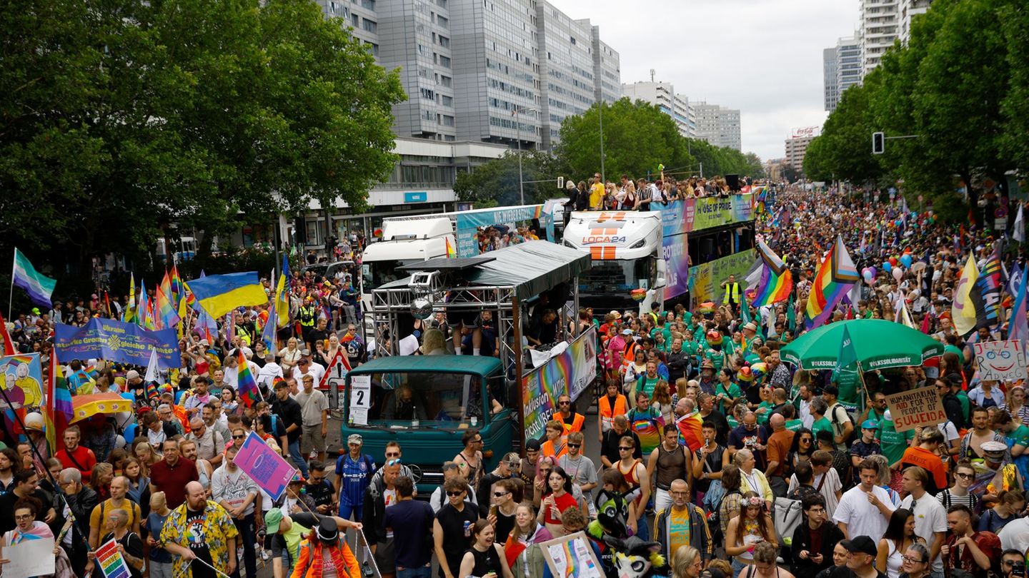 Christopher Street Day: “Hello, circus!” – Berlin CSD started