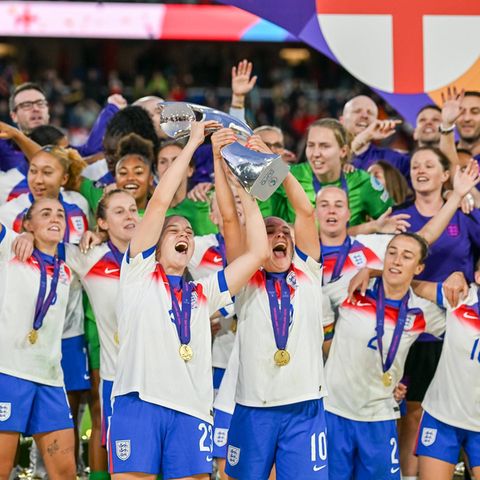 The "Lionesses" celebrate with the trophy: England prevails in the final of the European women