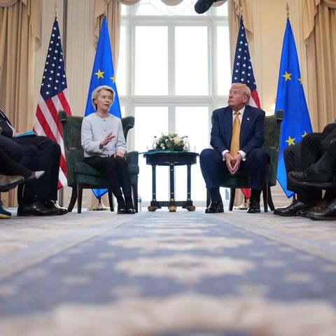 Ursula von der Leyen and Donald Trump in Scotland