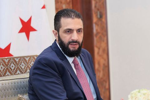 Syriens Interimspräsident Ahmad al-Scharaa erhält die endgültige Fassung des vorläufigen Wahlsystems für die Volksversammlung