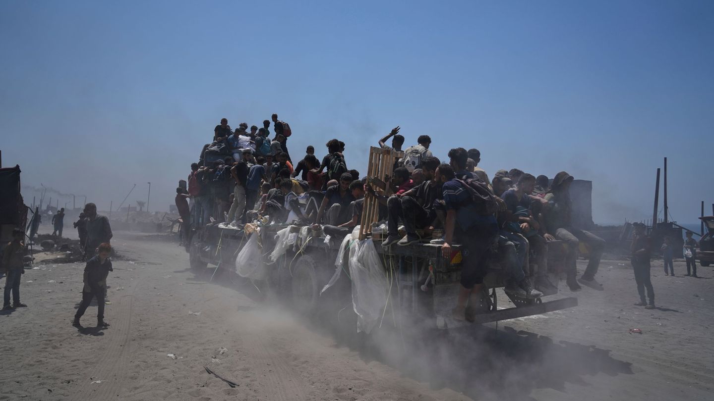 The location at an overview: Palestinian aid work calls for “flood” of Gaza aids