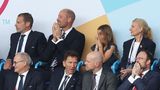Prinzessin Charlotte schlägt auf der Tribüne die Hände vor dem Gesicht zusammen