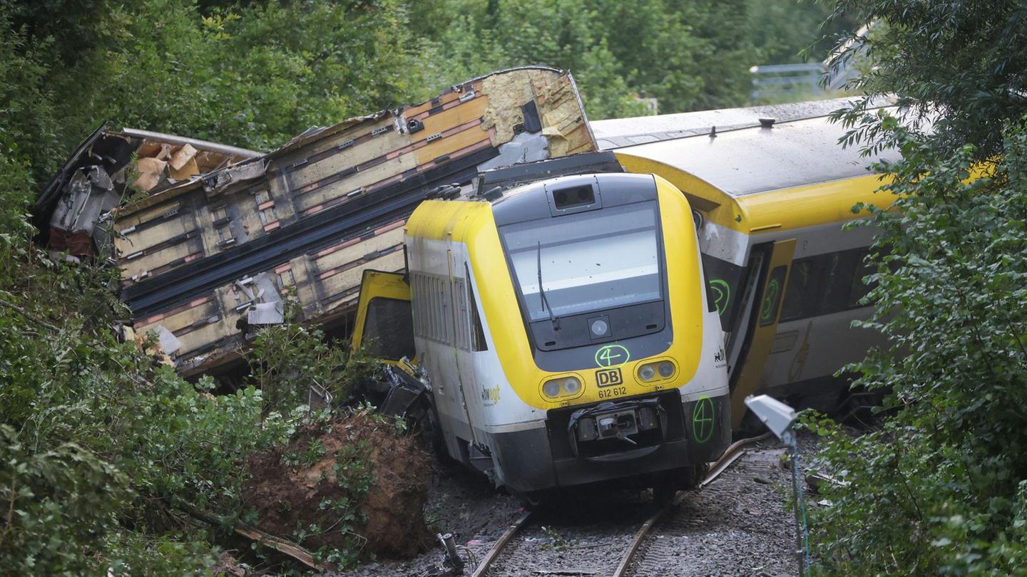 Drei Tote, viele Verletzte: Ursache für Zugunglück in Baden-Württemberg war wohl Erdrutsch