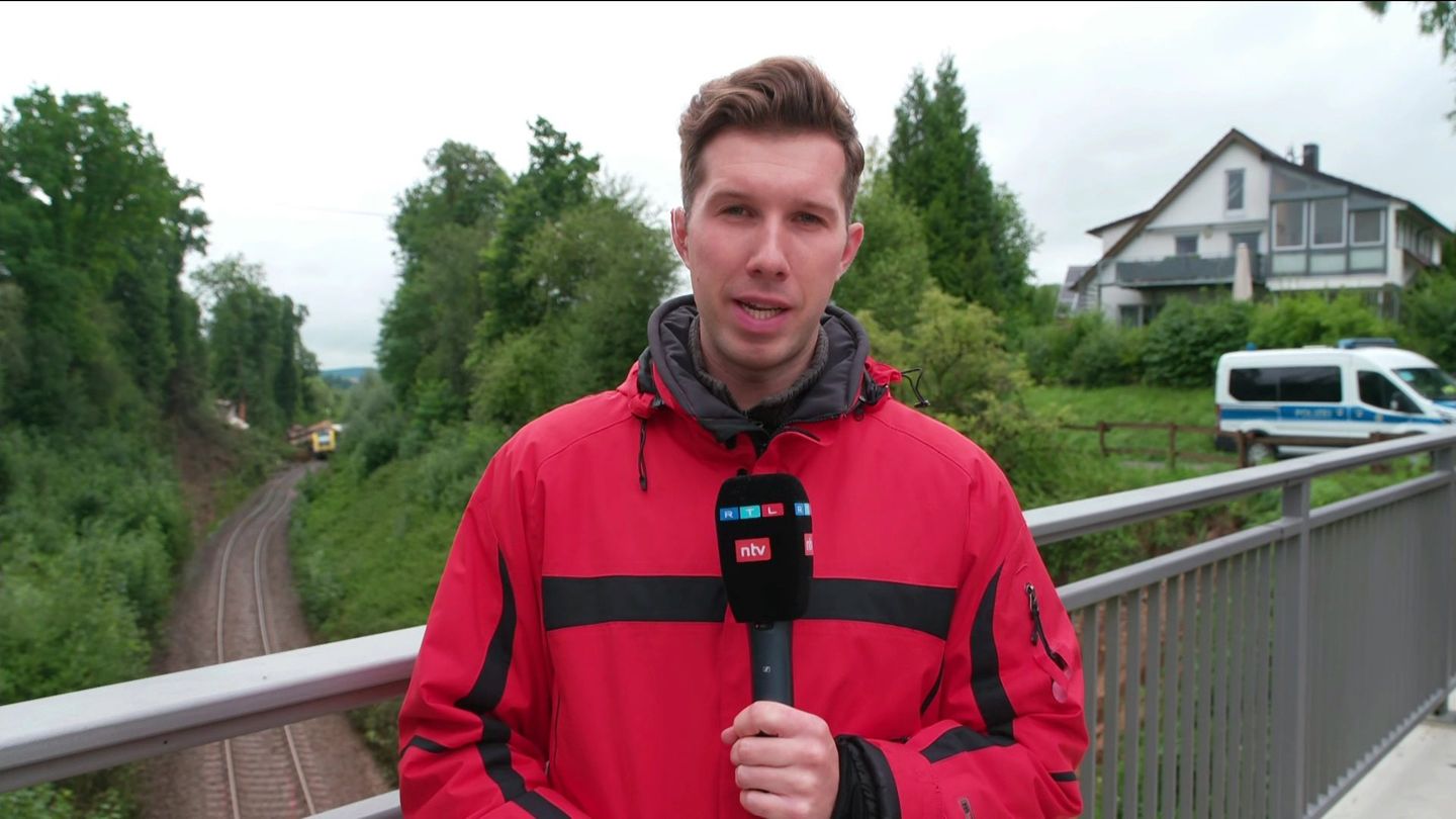 Zugunglück in Baden-Württemberg: Bergung in Biberach soll "eher Tage als Stunden dauern"