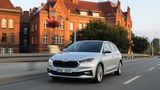 Skoda Fabia  Der Skoda Fabia mit konventionellem Benzinmotor ist eine sehr gute Wahl. Die Preise sind jedoch nicht mehr so günstig wie früher; unter 20.000 Euro ist offiziell kaum etwas zu haben. Beim Händler gibt es jedoch oft günstigere Vorführer oder Aussteller, die den Preis bei vernünftiger Ausstattung auf unter 17.000 Euro drücken. Der ein Liter große Dreizylinder leistet 59 kW / 80 PS und begnügt sich mit etwa fünf Litern Super auf 100 Kilometer