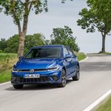 VW Polo  Zum nahezu gleichen Preis gibt es den VW Polo, den Zwillingsbruder des Skoda Fabia, mit identischem Antrieb. Die 80-PS-Variante startet mit Basisausstattung bei 19.835 Euro. Digitalcockpit, LED-Scheinwerfer, Klimaanlage und Multifunktionslenkrad sind ebenso enthalten wie ein Basispaket an Fahrerassistenzsystemen und eine hohe Wertstabilität, die beim Wiederverkauf von Vorteil ist