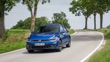 VW Polo  Zum nahezu gleichen Preis gibt es den VW Polo, den Zwillingsbruder des Skoda Fabia, mit identischem Antrieb. Die 80-PS-Variante startet mit Basisausstattung bei 19.835 Euro. Digitalcockpit, LED-Scheinwerfer, Klimaanlage und Multifunktionslenkrad sind ebenso enthalten wie ein Basispaket an Fahrerassistenzsystemen und eine hohe Wertstabilität, die beim Wiederverkauf von Vorteil ist
