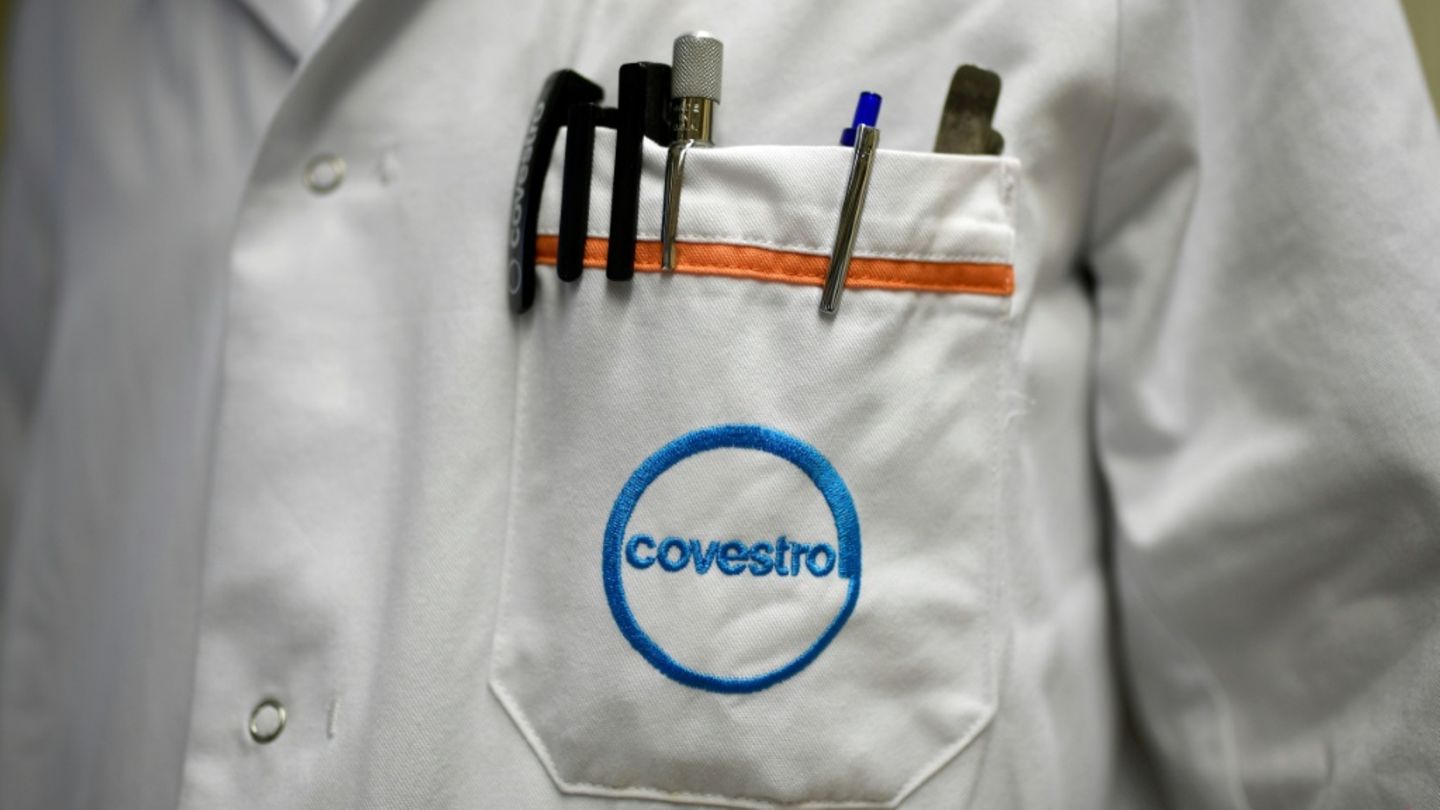 Covestro-Logo auf Kittel