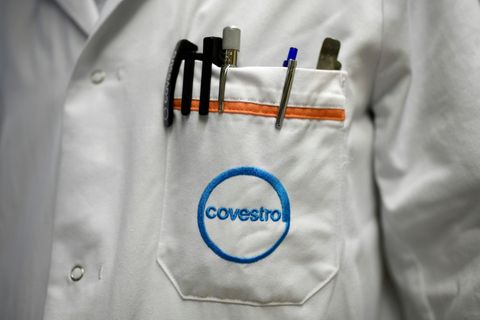 Covestro-Logo auf Kittel