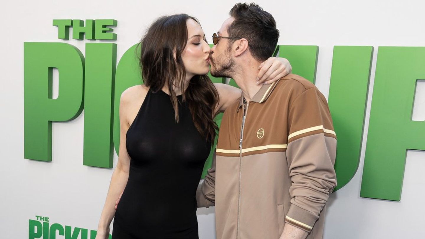 Pete Davidson and his pregnant girlfriend: they shine on the red carpet