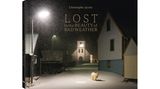 Schlechtes Wetter in seiner schönsten Form entdecken Sie in Christophe Jacrots Bildband "Lost in the Beauty of Bad Weather" (erschienen im teNeues Verlag). Der französische Fotograf fängt darin die Magie von Regen, Schnee und Nebel ein und verwandelt alltägliche Straßen- und Stadtszenen in poetische Momente