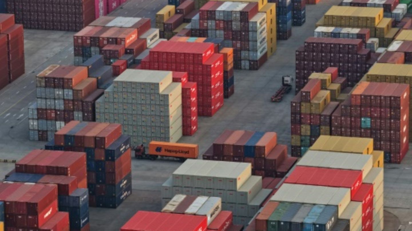 Container noch und noch