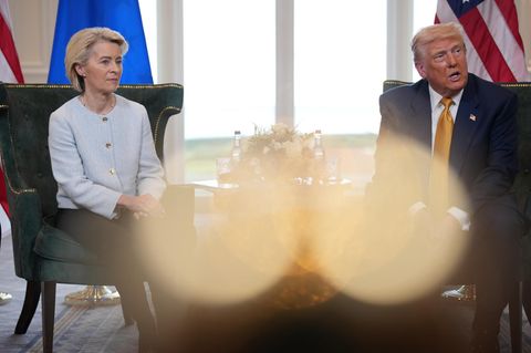 EU-Kommissionspräsidentin Ursula von der Leyen bei der Einigung mit Donald Trump zum Zoll-Deal