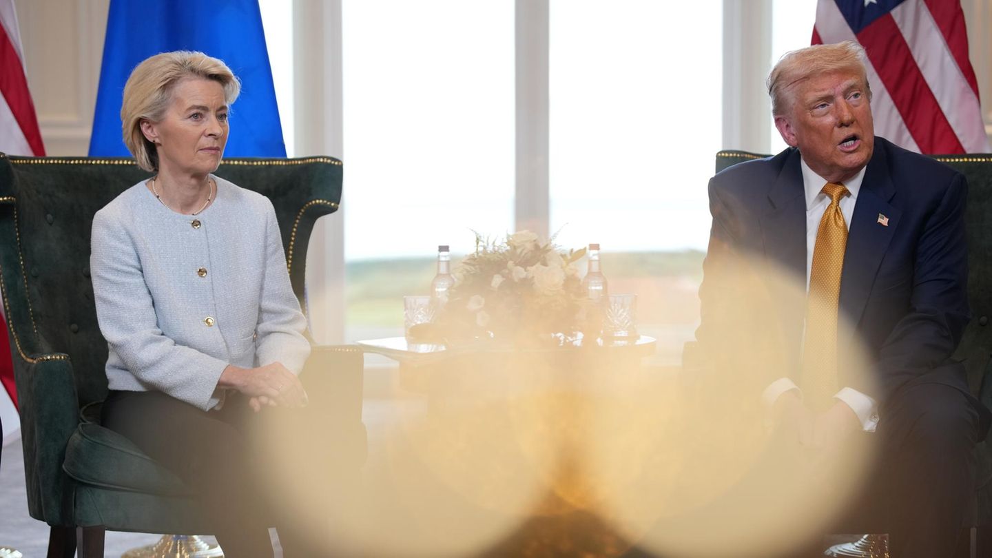 EU-Kommissionspräsidentin Ursula von der Leyen bei der Einigung mit Donald Trump zum Zoll-Deal