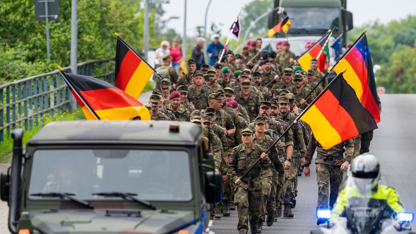 Military: 120 kilometers: Soldiers march in memory of fallen