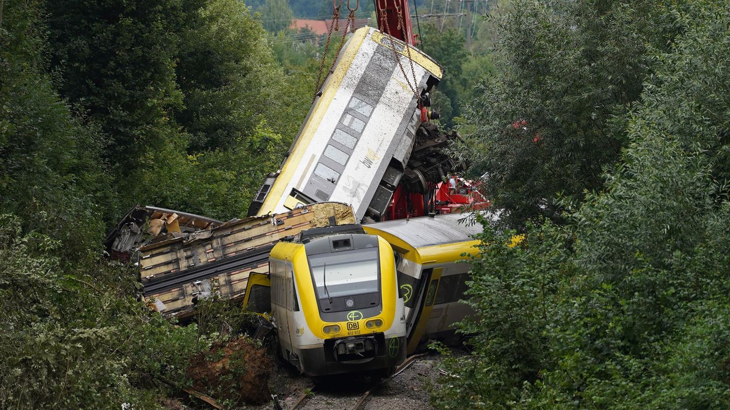 Ein entgleister Regionalexpress bei Riedlingen in Baden-Württemberg Ein entgleister Regionalexpress bei Riedlingen in Baden-Württemberg