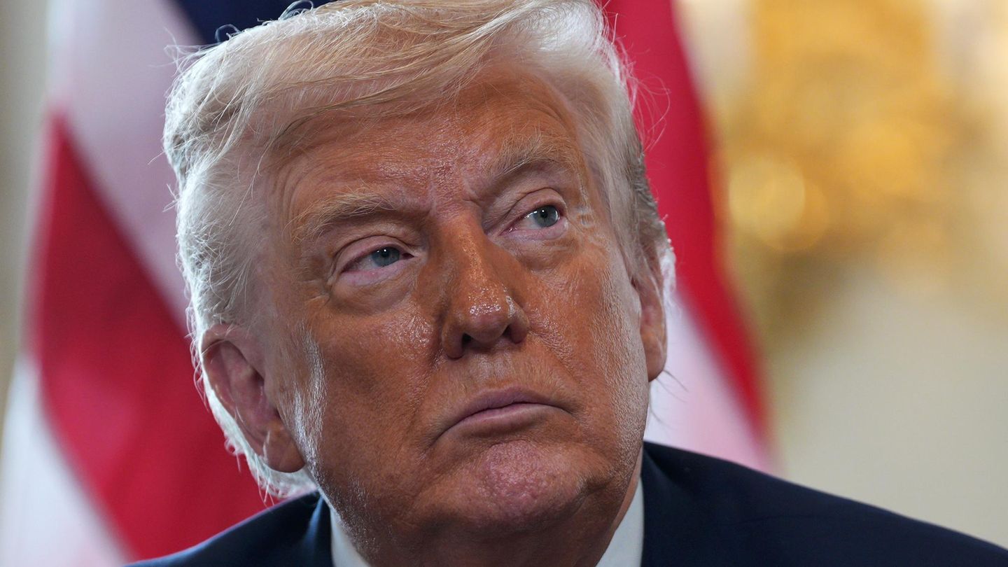 Donald Trump demands rapid statement from Rupert Murdoch to Epstein