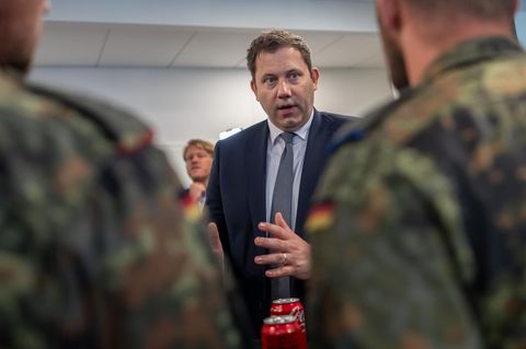Vizekanzler und Bundesfinanzminister Lars Klingbeil, SPD, bei einem Besuch in Litauen