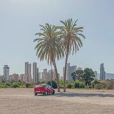 Drei Millionen Touristen kamen 2024 ins "Manhattan des Mittelmeers", um zu shoppen, zu essen, zu trinken und zu feiern in Straßen, die oft wie ein Vergnügungspark wirken