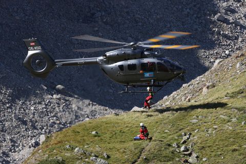 Bergretter in den österreichischen Alpen: Wenn der Hubschrauber kommen muss, kann das teuer werden