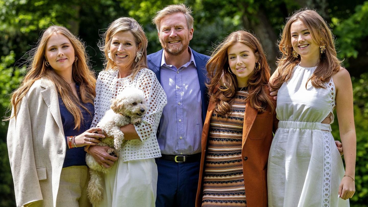 Hollands Royals: Prinzessin Amalia (links) mit ihren Eltern Máxima und Willem-Alexander, sowie den Schwestern Prinzessin Alexia und Prinzessin Ariane