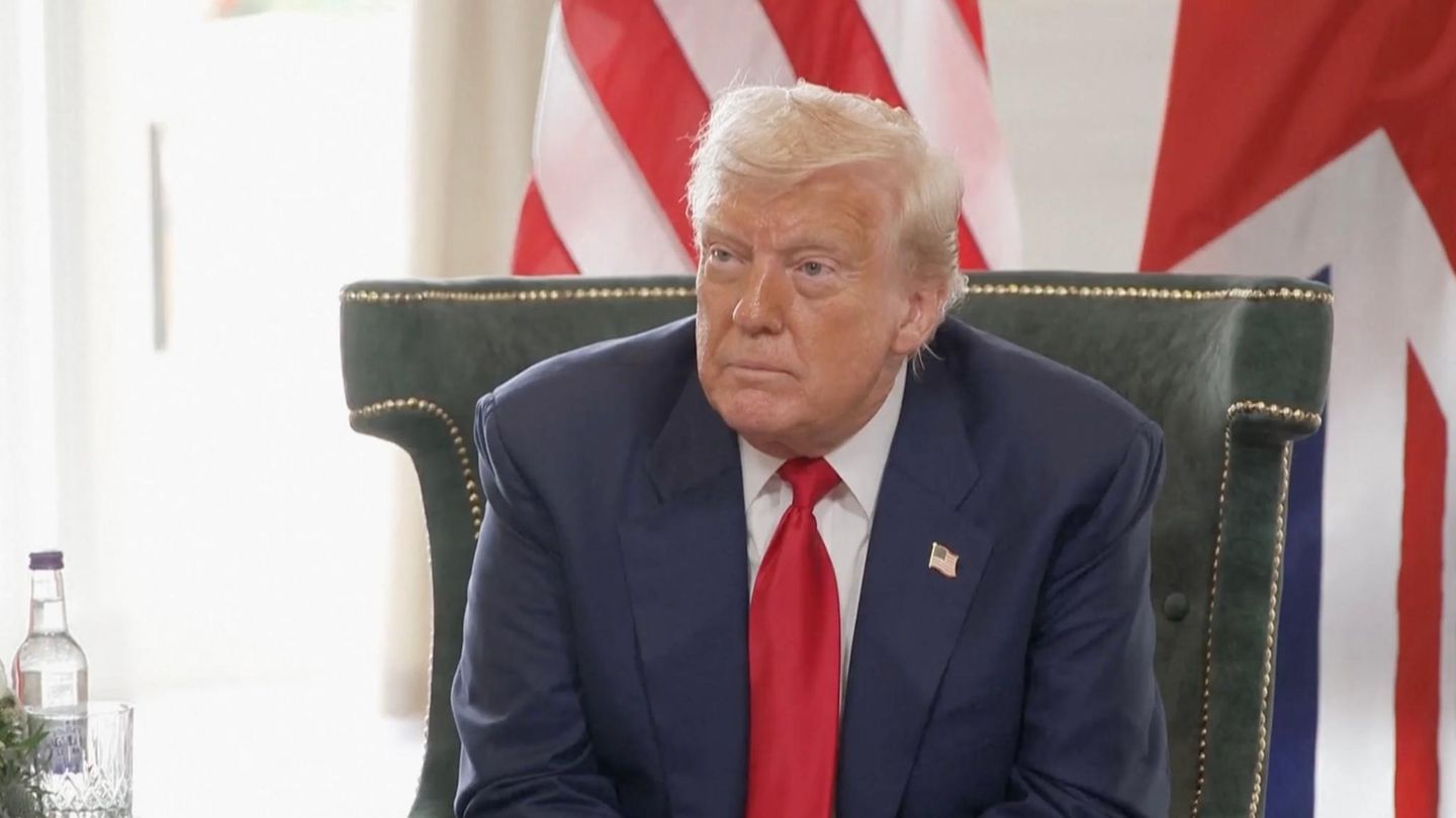 Trump je bivanje na Epsteinovem otoku označil za 'privilegij', a zanika obisk