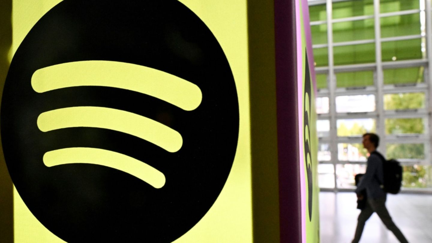 Spotify-Logo auf Frankfurter Buchmesse im Oktober 2024