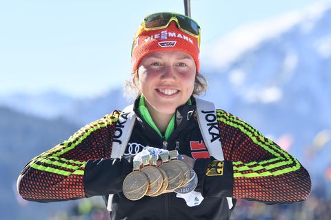 Laura Dahlmeier mit Medaillen