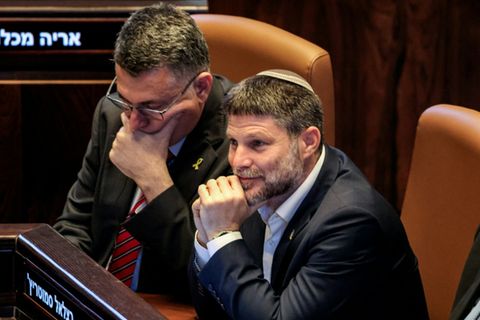 Israels ultrarechter Finanzminister Bezalel Smotrich (rechts)
