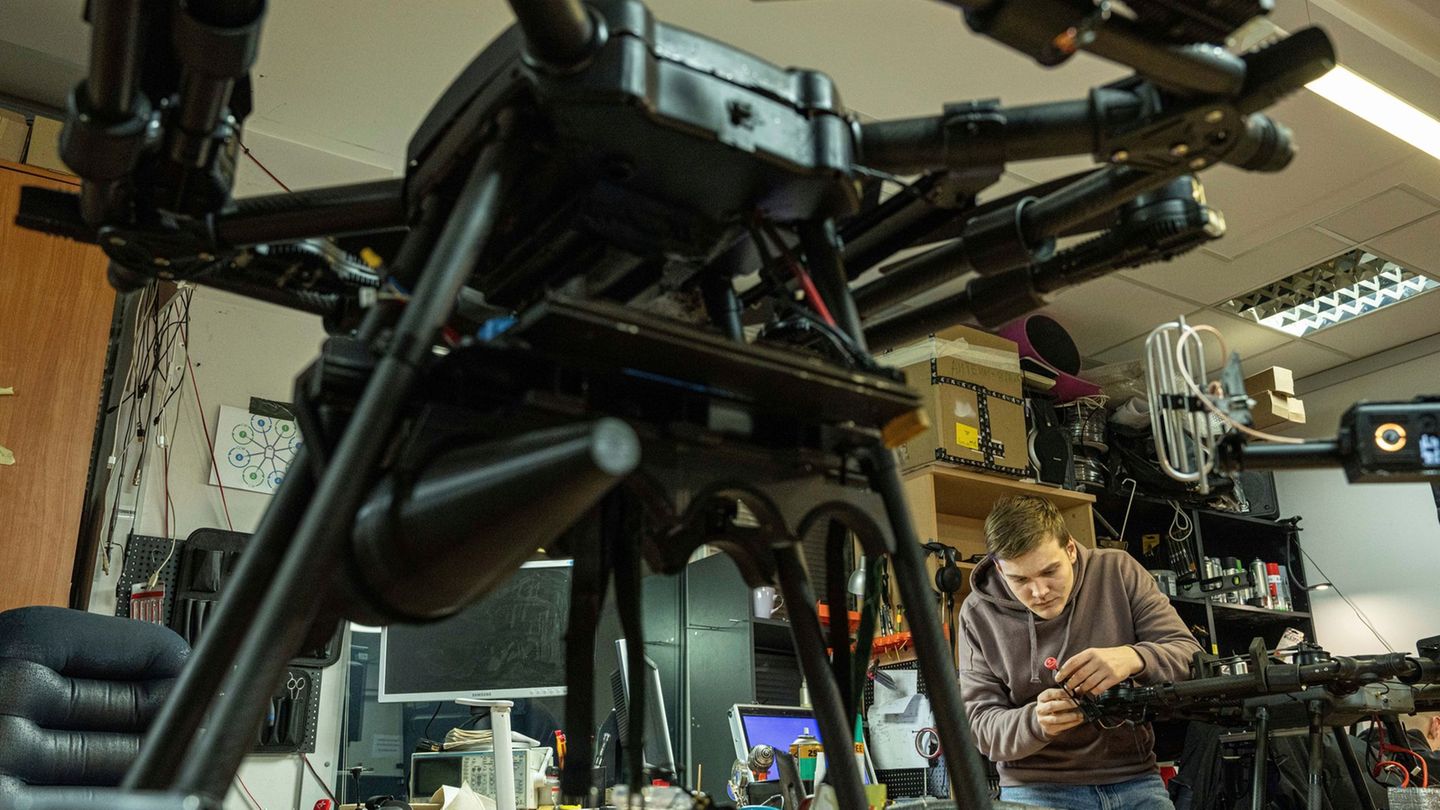 War in Ukraine: Selenskyj is happy about another millions for drones