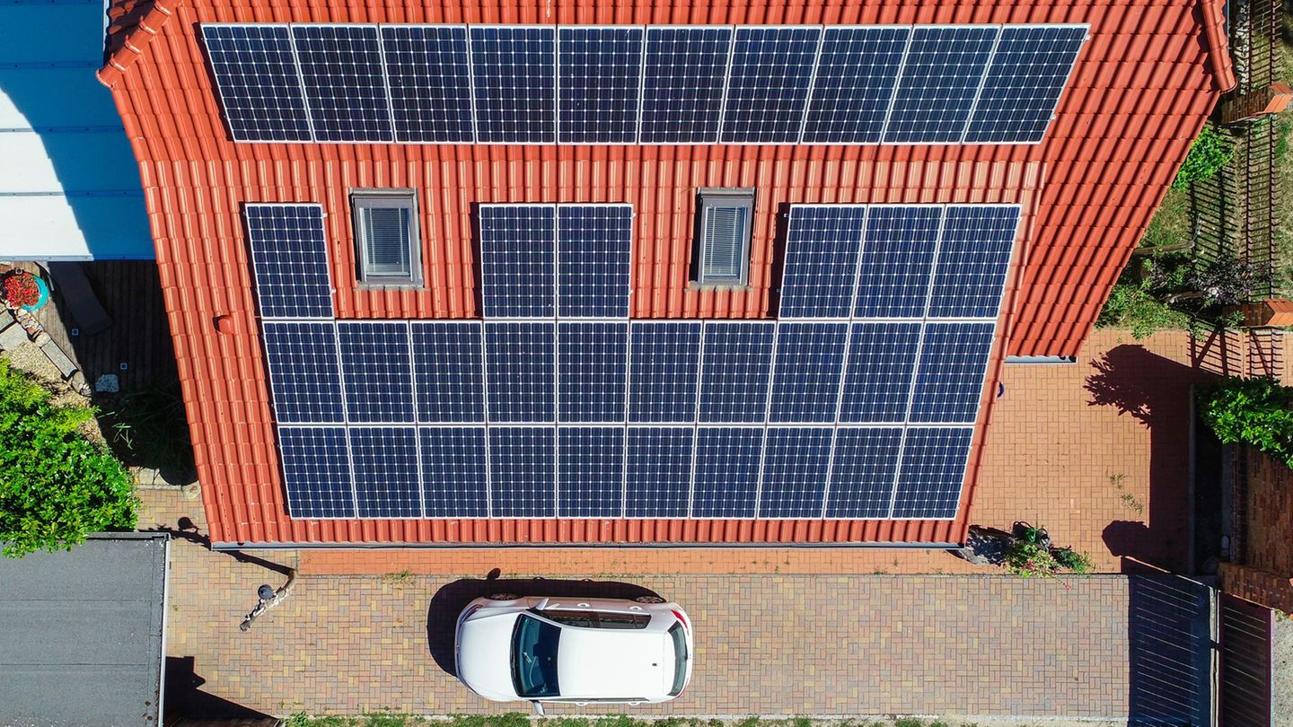 Einspeisevergütung: Solaranlagenbesitzer warten teils über ein Jahr auf ihr Geld