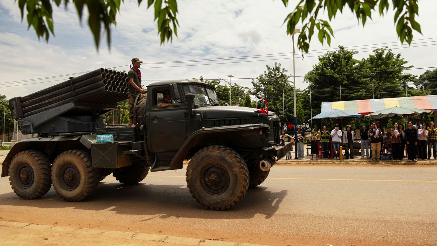 Border conflict: Thailand and Cambodia: Precarious ceasefire is largely