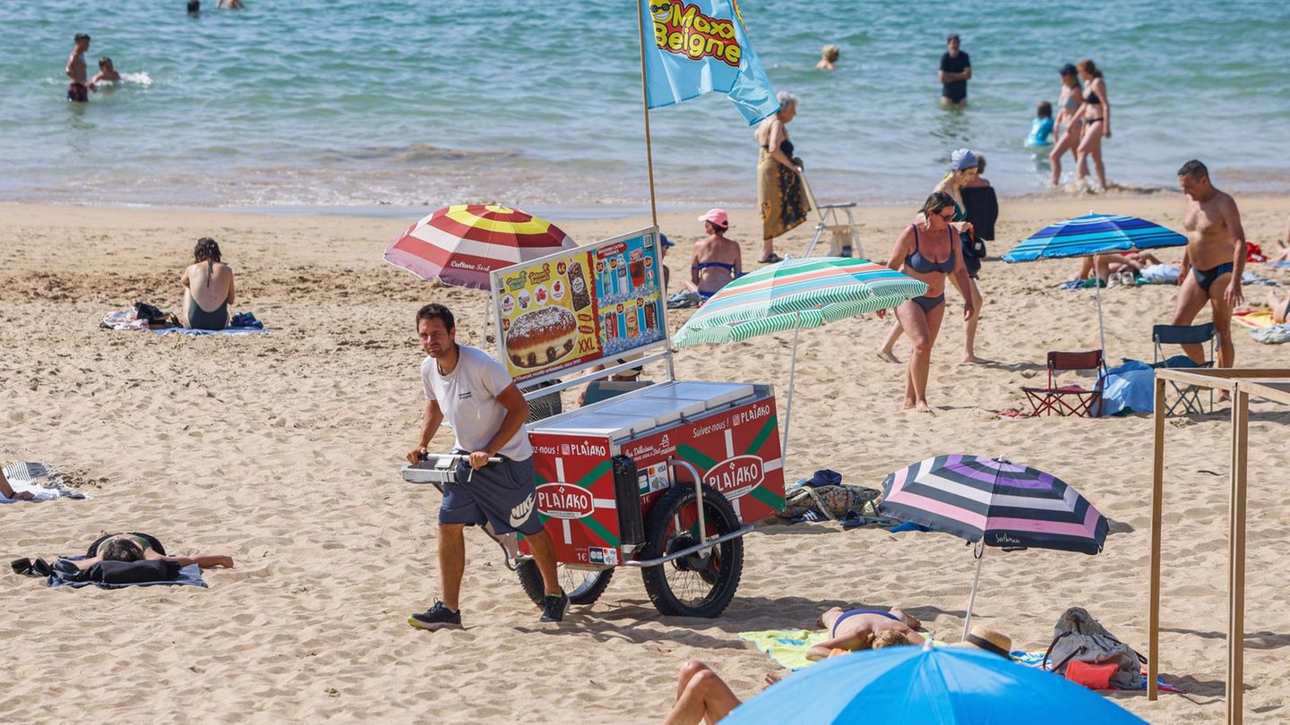 Neue Kleideretikette in Les Sables-d'Olonne: Wer außerhalb des Strandes in Badekleidung erwischt wird, dem droht Ärger