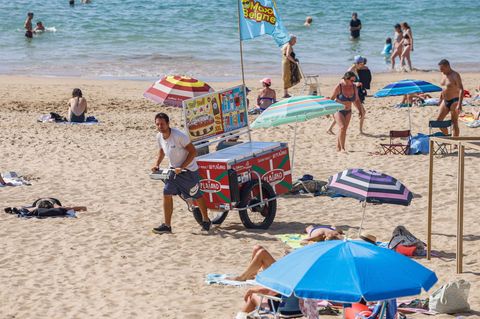 Neue Kleideretikette in Les Sables-d'Olonne: Wer außerhalb des Strandes in Badekleidung erwischt wird, dem droht Ärger