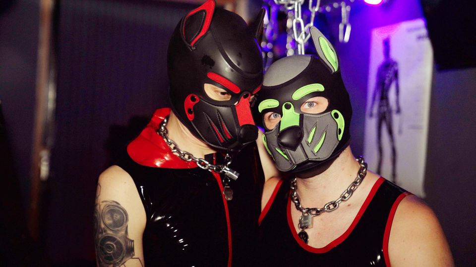 Pup-Play: Ein Ehepaar über Fetisch, Alltag und Hass im Netz