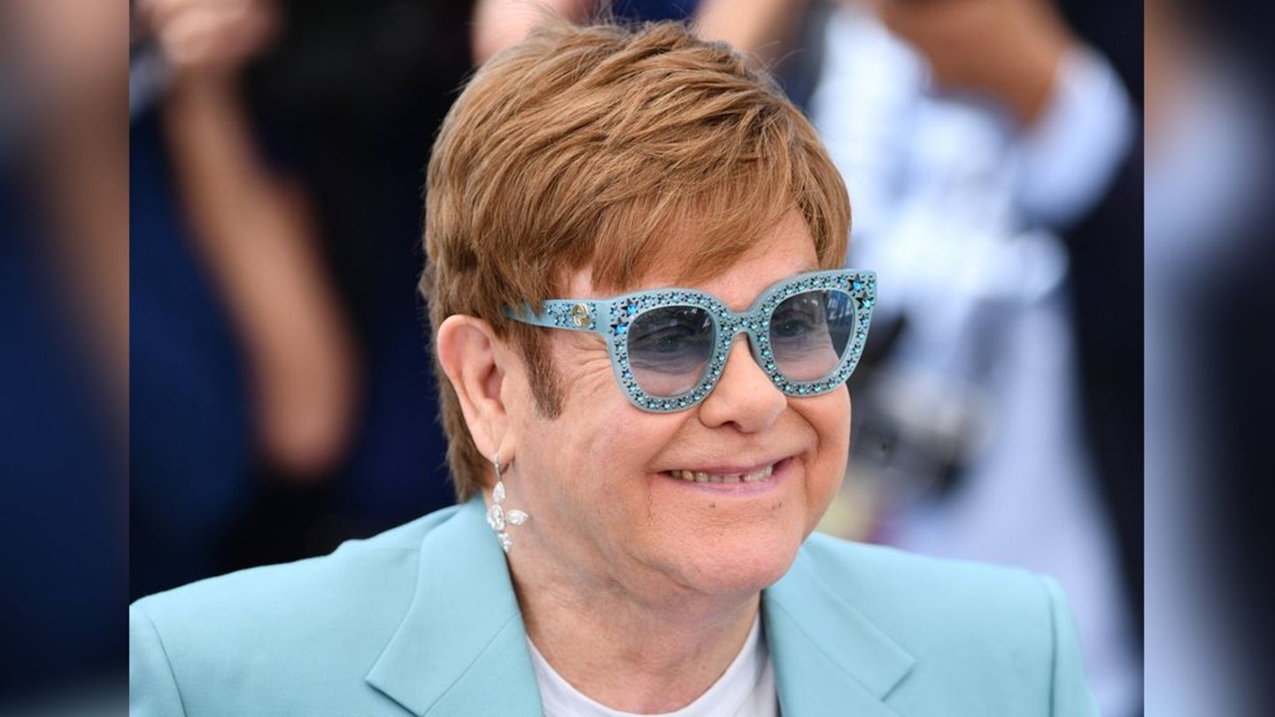Clean for 35 years: Elton John celebrates a special anniversary