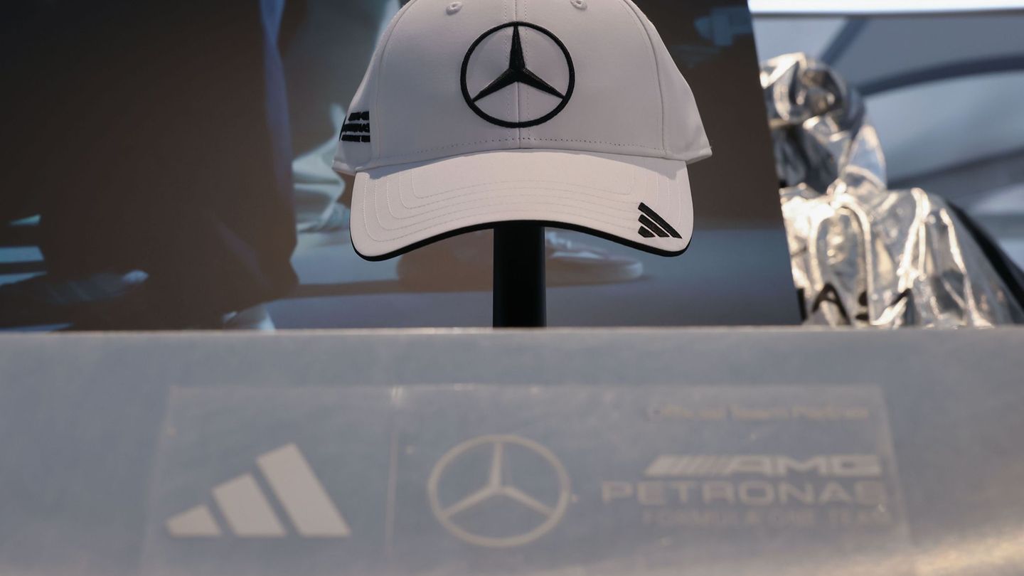 Sporting goods manufacturer: Customs uncertainty pushes Adidas share into the minus