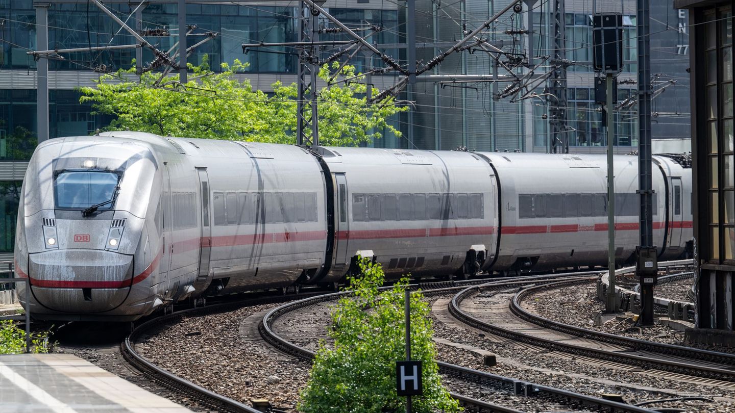Driving prices on the rail: survey: Almost two thirds consider rail tickets to be expensive