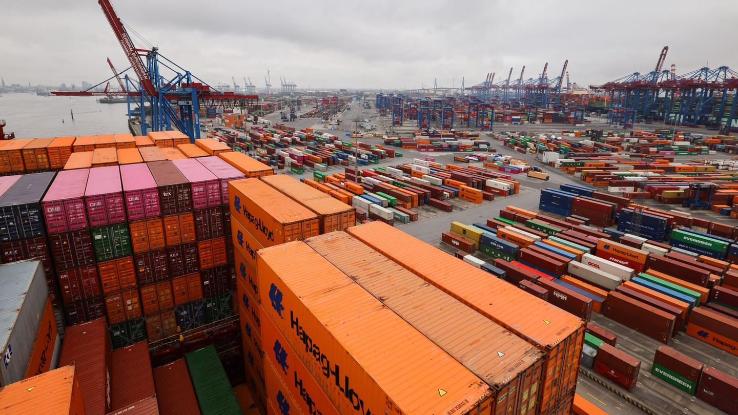 German economy shrunk in the second quarter