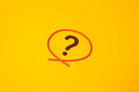 Blietz-Quiz: Ein Fragezeich vor gelbem Hintergrund